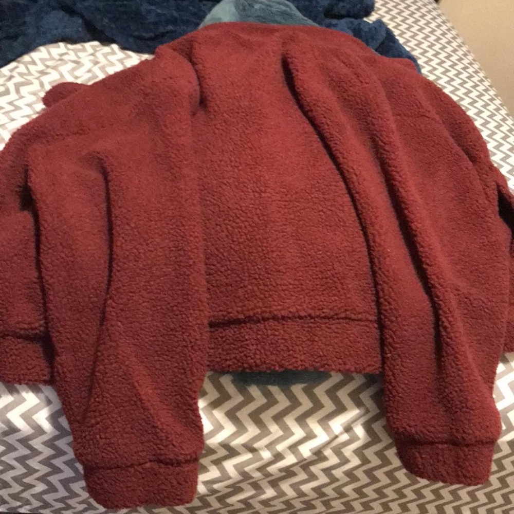 Maroon colored sherpa zip up jacket💕
